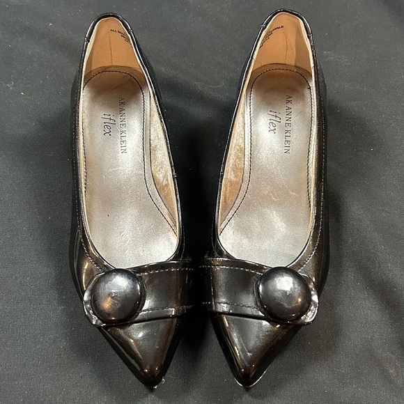 AK Anne Klein iflex Black Patent  Kitten Heals 5 - Picture 1 of 3